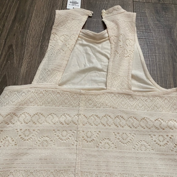 Hollister Ivory Top - Picture 2 of 5